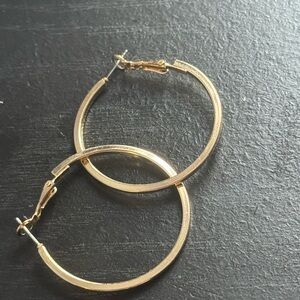 Chic Gold Hoop Earrings